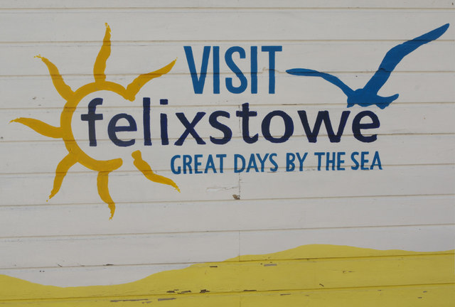 Beach hut with 'Visit Felixstowe' painted on it.